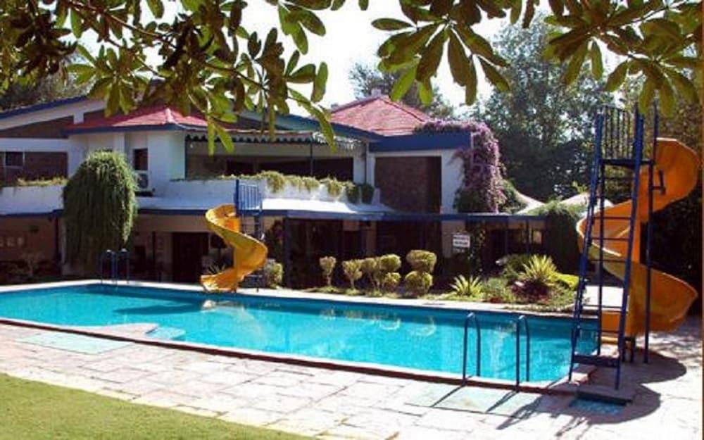 גורגאון Best Western Resort Country Club מראה חיצוני תמונה