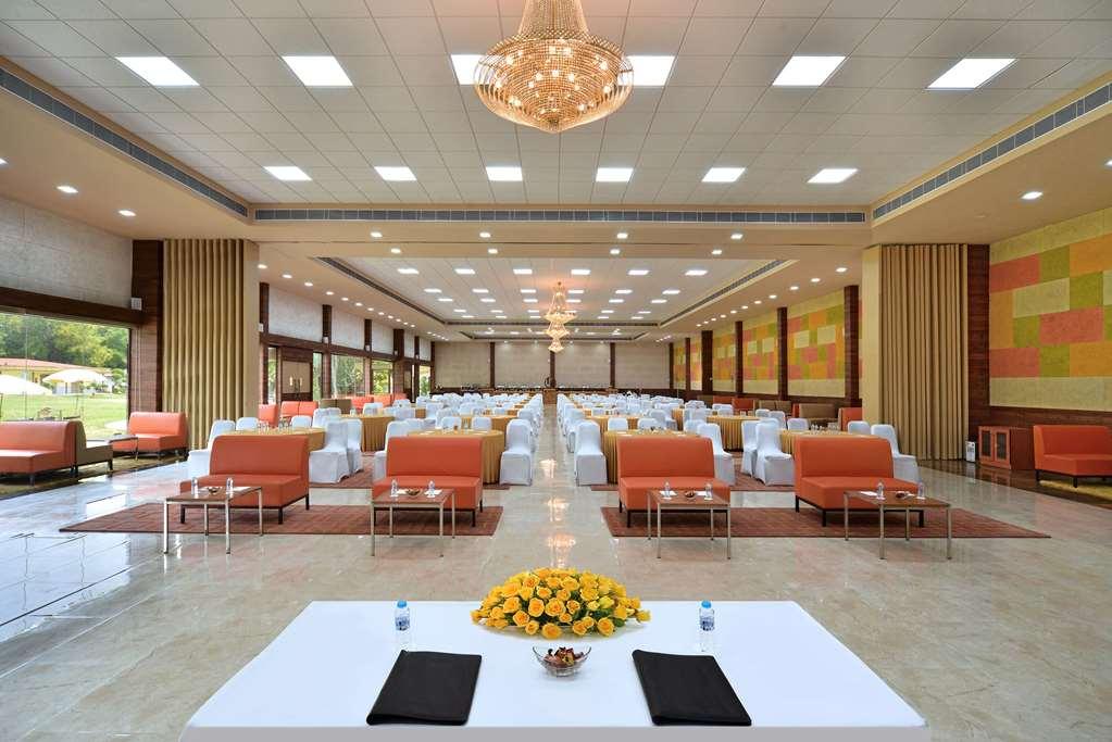 גורגאון Best Western Resort Country Club מתקנים תמונה