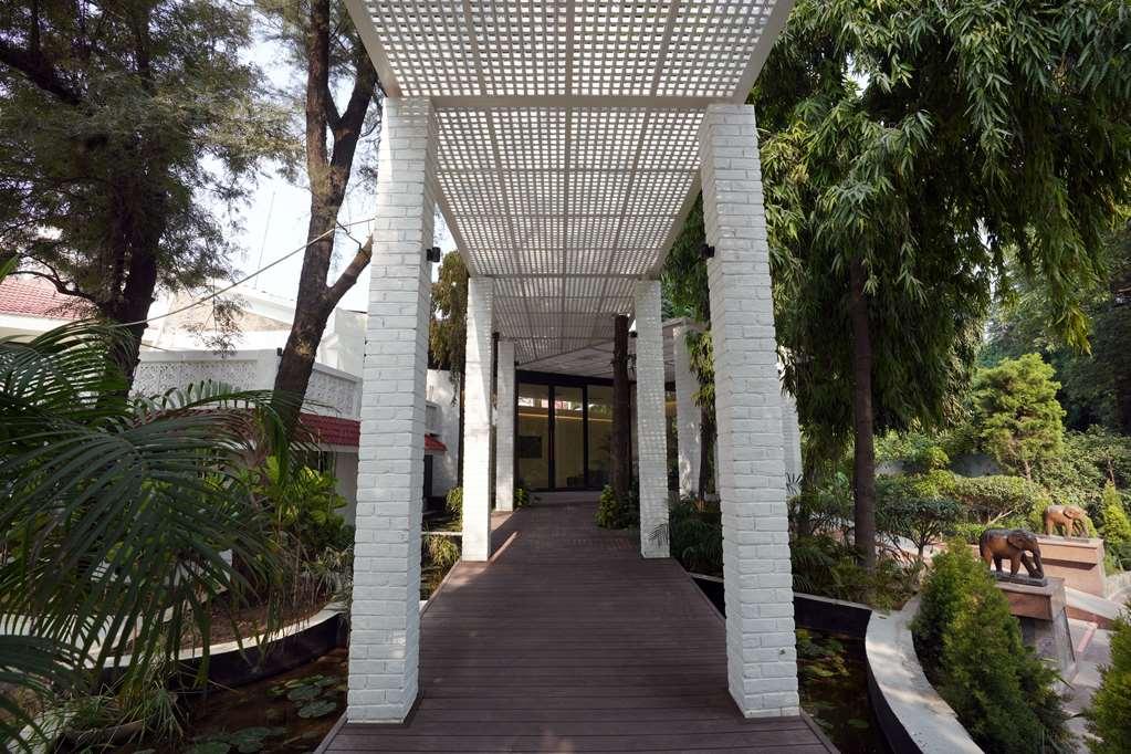 גורגאון Best Western Resort Country Club מראה חיצוני תמונה